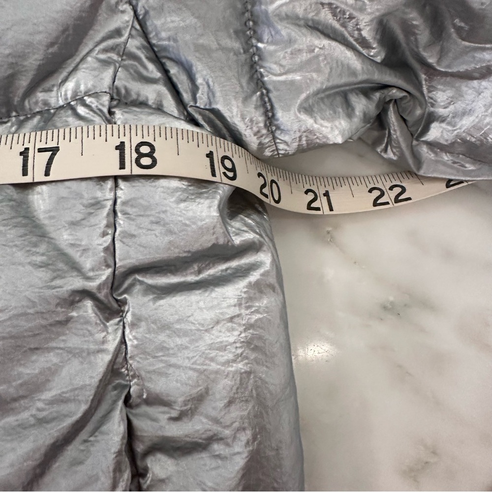 GAP Silver Metallic Crop Puffer Jacket Petite XS Y2K NEW w/ TAGS - Picture 14 of 16